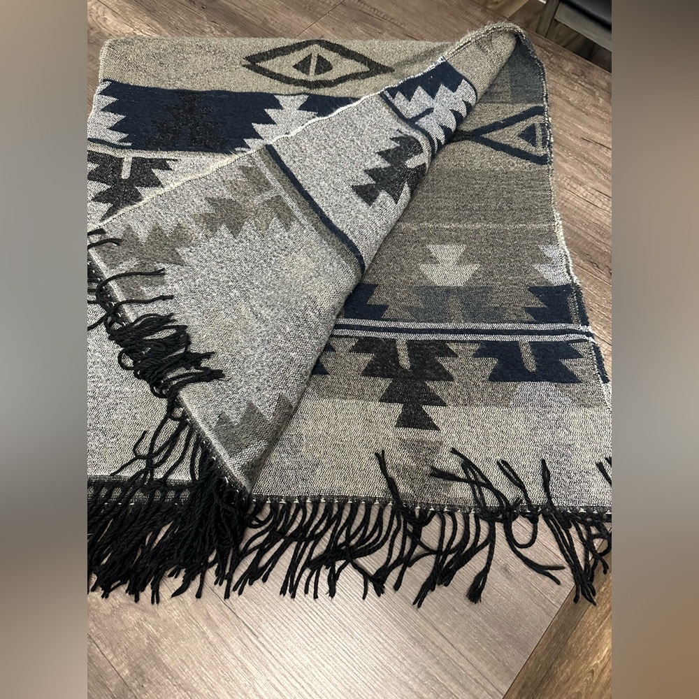 Geometric Patterned Fringe Blanket - image 2